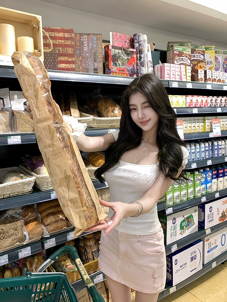 Han Yujia stamping diamond letter print square neck sleeved T-shirt for women's summer American hot girls, tight fitting and slimming short top