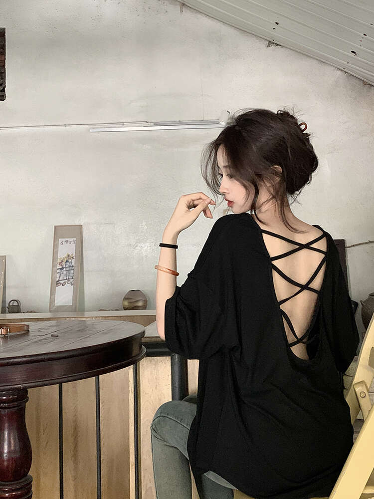 Sexy backless short T-shirt for women with a niche design, loose fit, oversized off shoulder sleeves, half sleeved top