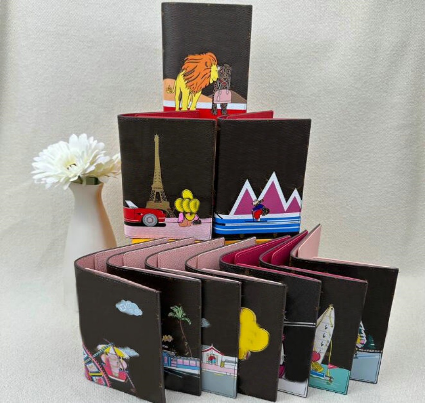 Womens and men Designer Card Holder PASSPORT COVER Fashion luxury leather brands business Protection Case Trendy Credit Wallet M64502