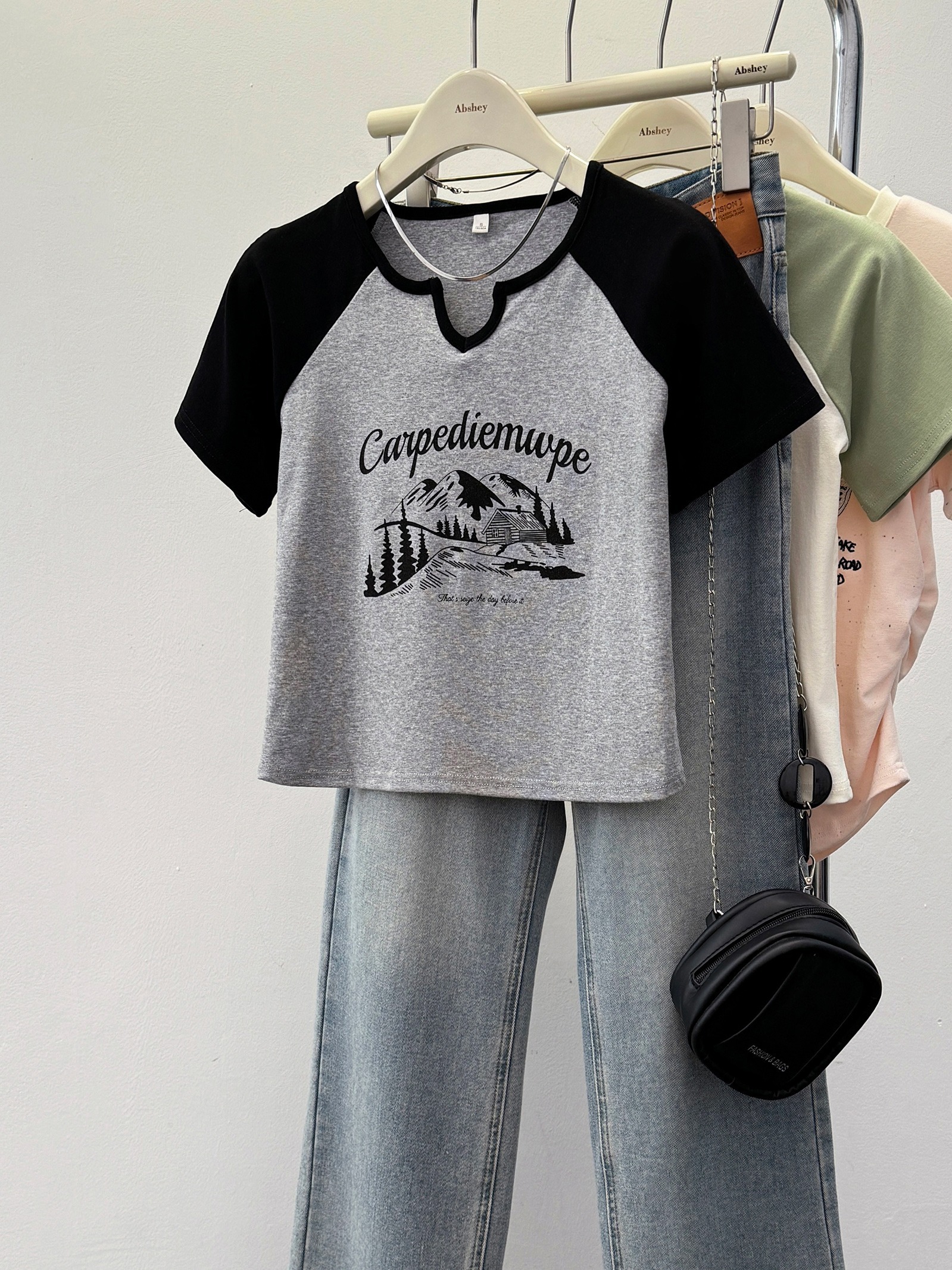 * 1 thread 210g sleeved T-shirt with summer trendy print, front shoulder slim fit short V-neck top, women's clothing