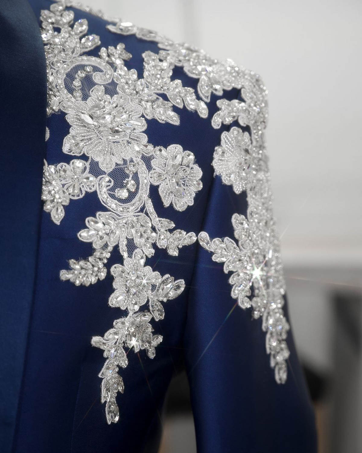 Formal Men Wedding Suits 2 Pieces Appliques Custom Made Handsome Wedding Tuxedos For Business Groom Wear