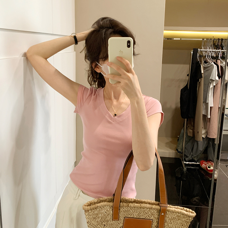 Korean casual simple versatile slimming solid color V-neck short sleeved T-shirt for women with stretch and slim fit