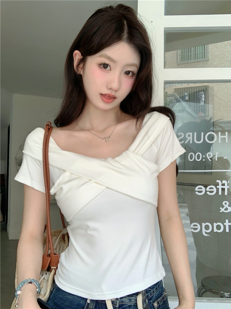 Off the short style solid color niche one shoulder spicy girl wearing a T-shirt for women irregular ins