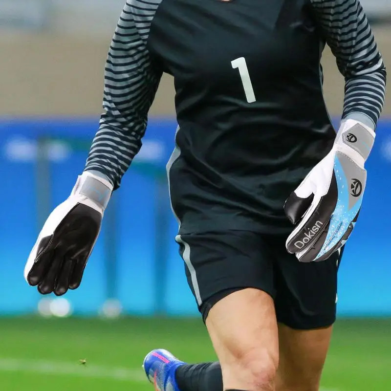 Soccer Goalkeeper Gloves for Children and Adults AntiSlip Wearable Finger Protection Latex Football Outdoor Sport 240712