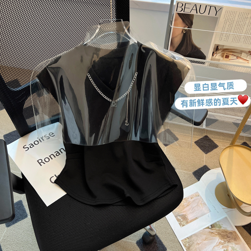 Summer V-neck short sleeved T-shirt for women in 2024, new small fashionable, stylish and casual sleeveless top, European goods