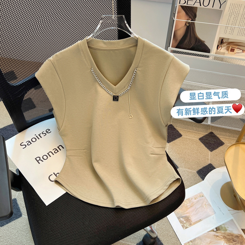 Summer V-neck short sleeved T-shirt for women in 2024, new small fashionable, stylish and casual sleeveless top, European goods
