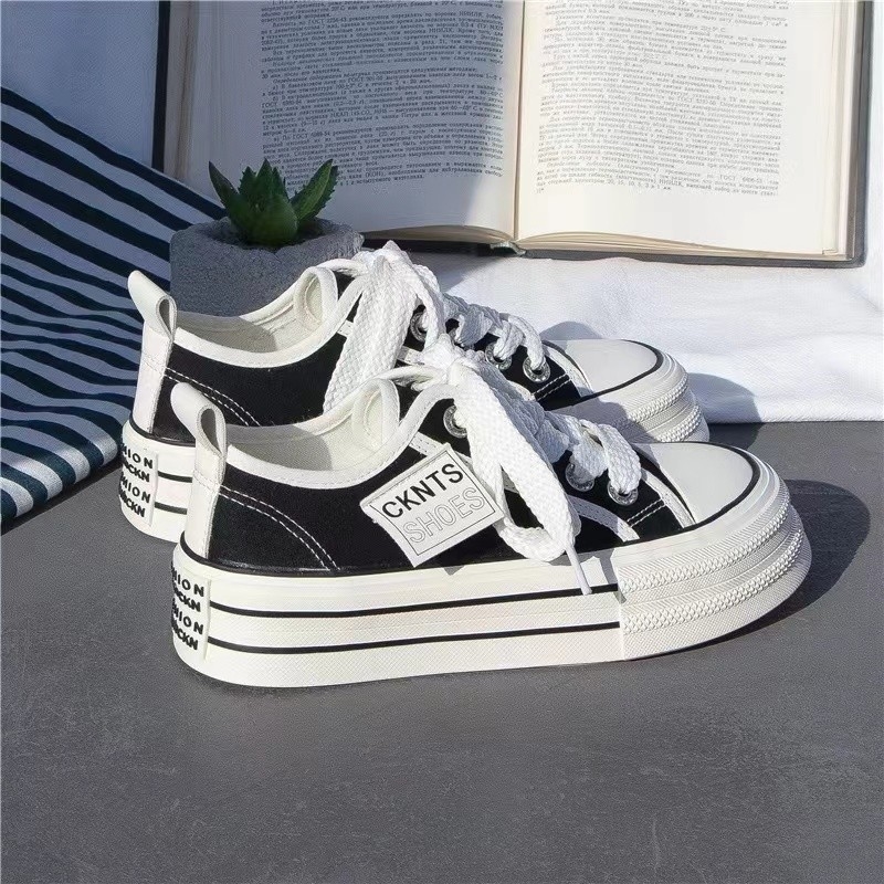 Thick soled ultra soft for women 2024 new Korean version sports and leisure height increasing round toe lace up low top board shoes, white shoes