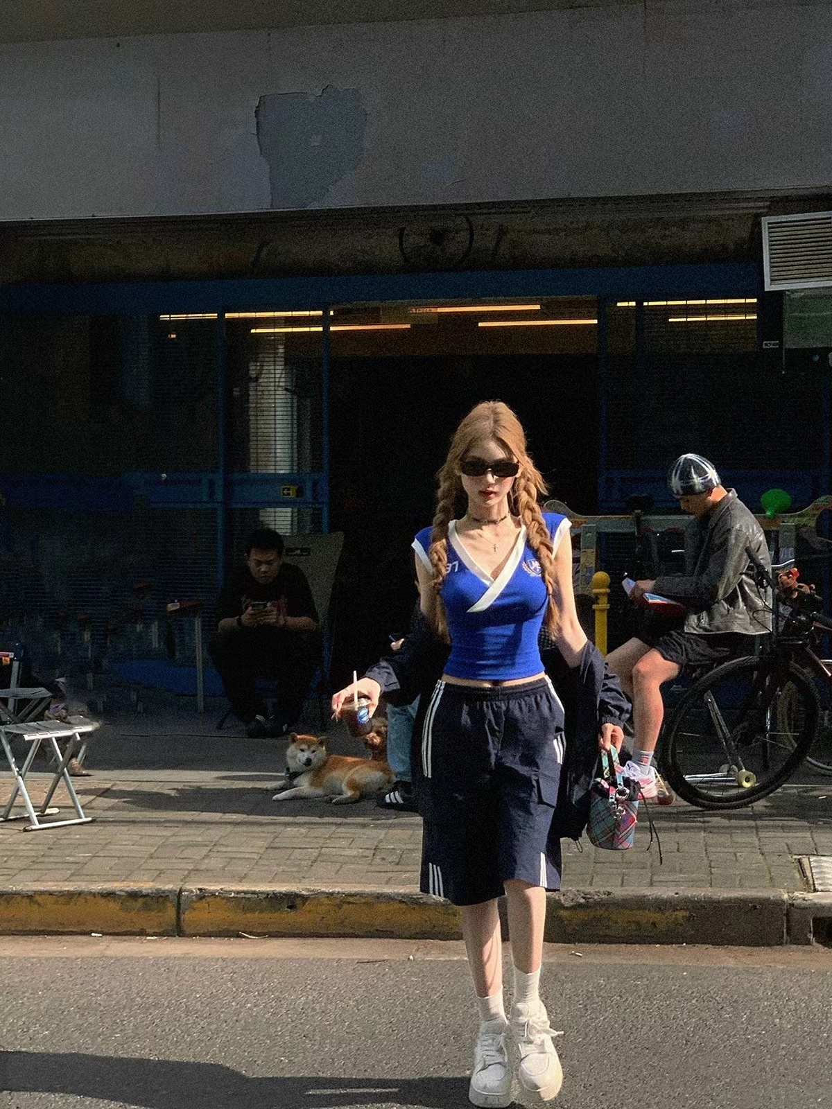 Tongiuu High School Flower American V-neck Embroidered Shoulder T-shirt for Spicy Girls, Shrinking Waist to Look Thin, Summer Top