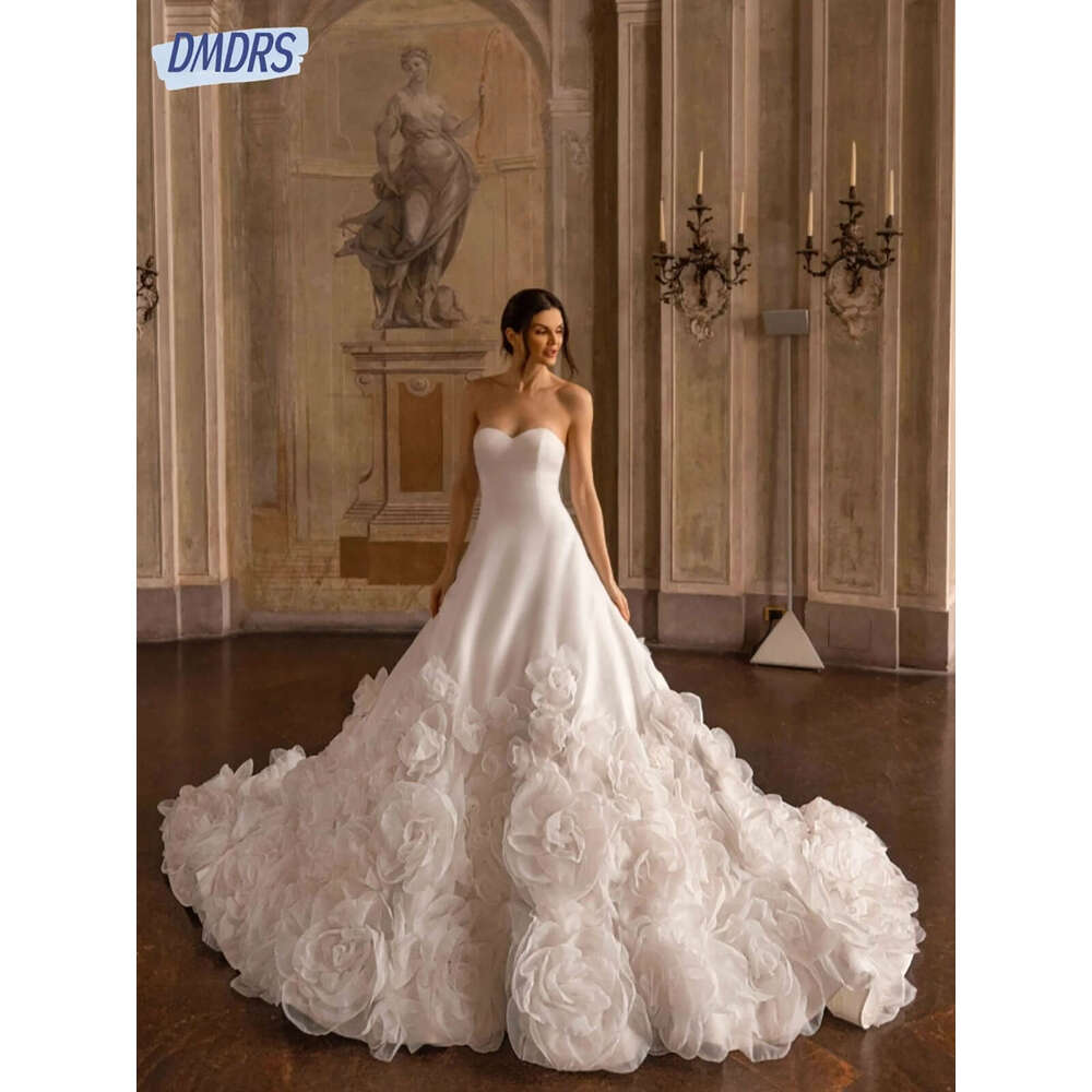 Gorgeous Wedding Dresses Sexy Sweetheart Beads Appliques Lace Ball Bridal Gowns Custom Made Backless Big Sweep Train Robe