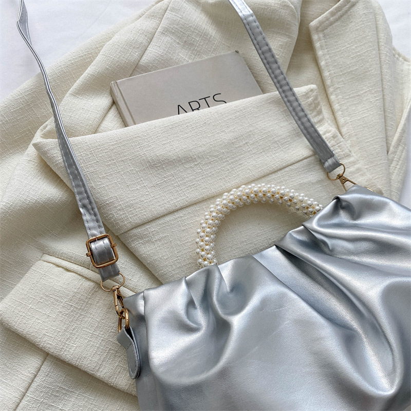 2025 Designer Handheld 3 Cloud Pearl for Women 2024 New Fashionable Korean Small Square Versatile Shoulder Crossbody Bag