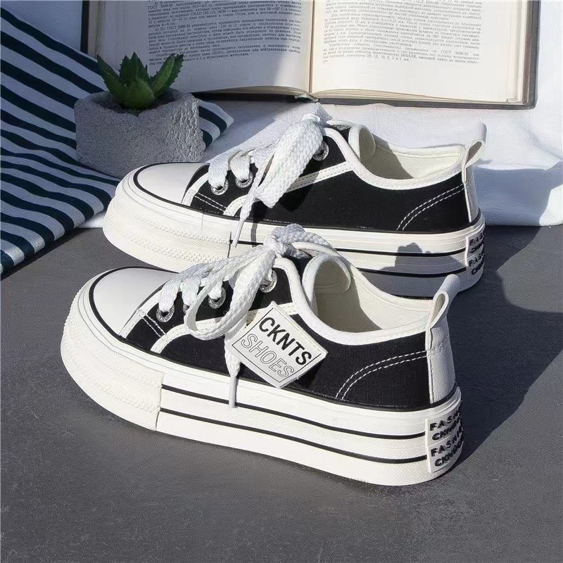 Thick soled ultra soft for women 2024 new Korean version sports and leisure height increasing round toe lace up low top board shoes, white shoes