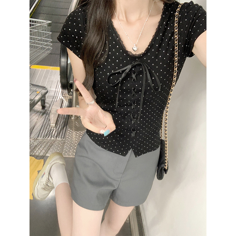 Heavy industry hot stamping diamond V-neck short sleeved T-shirt for women with summer design sense, bow tie pleated lace top