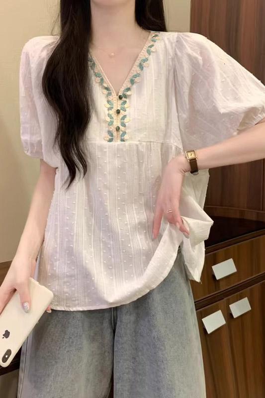 Original fabric plus size women's summer fat mm niche heavy industry embroidery V-neck loose slimming short sleeved top