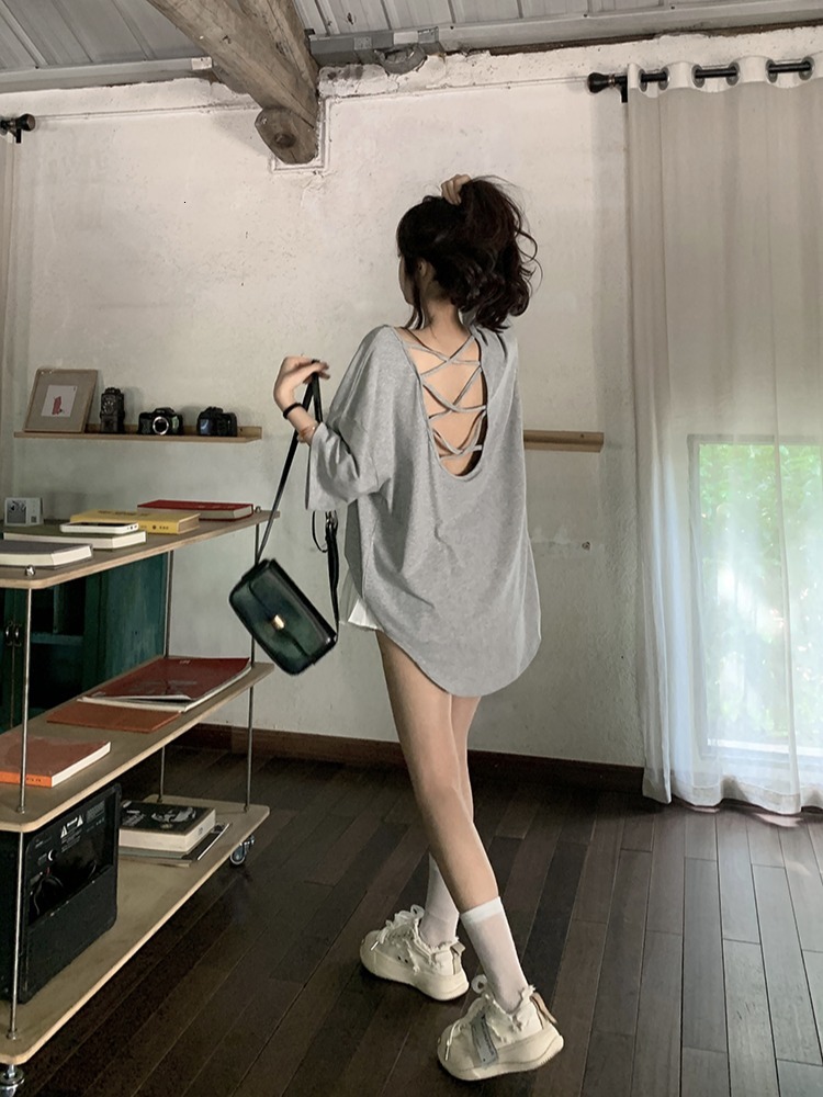 Sexy backless short T-shirt for women with a niche design, loose fit, oversized off shoulder sleeves, half sleeved top