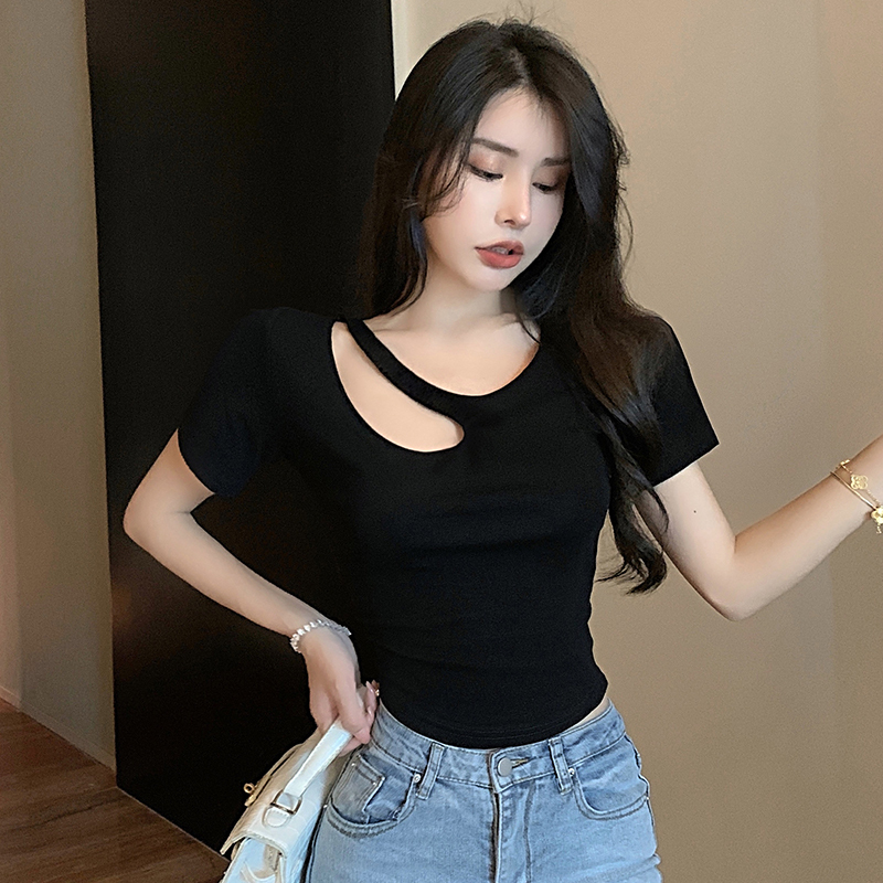 High quality sleeved t-shirt for women, with a niche design. Ins summer slimming and unique irregular short style