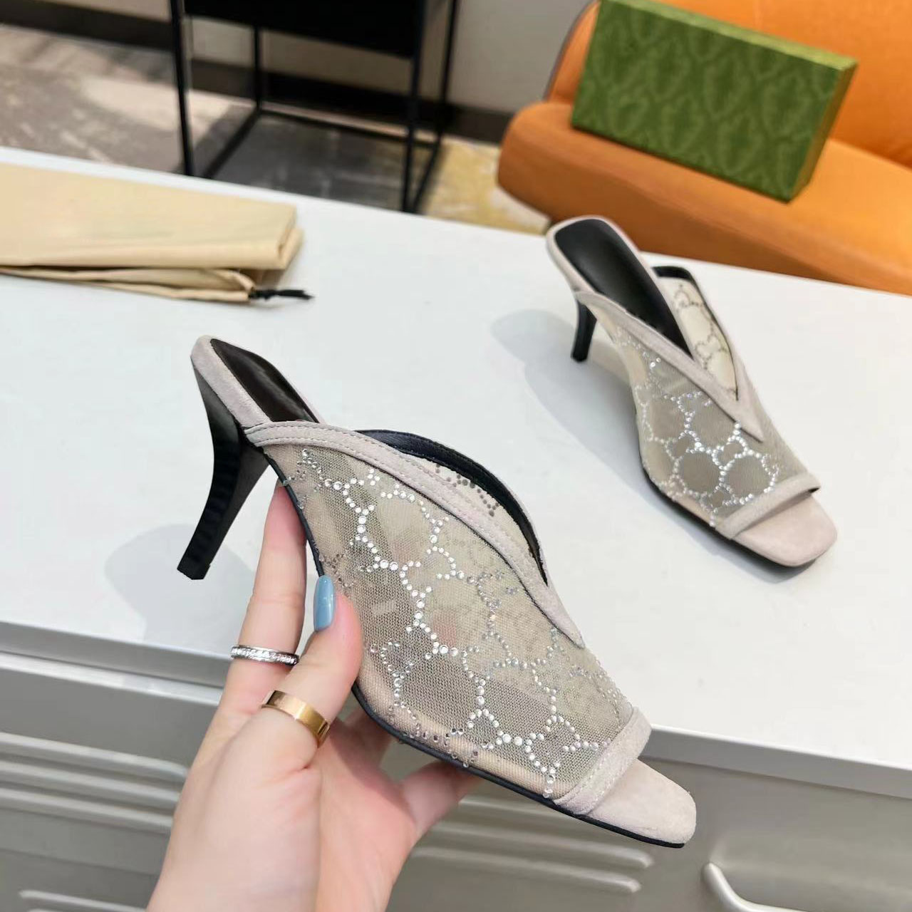 Womens Designer High Heels Dress Shoes Heel Sandals Rock Stud Kitten Platform Sandles White Sier Leather Rivet Peep-toes