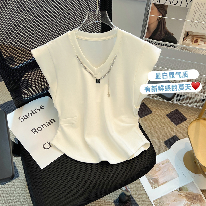 Summer V-neck short sleeved T-shirt for women in 2024, new small fashionable, stylish and casual sleeveless top, European goods