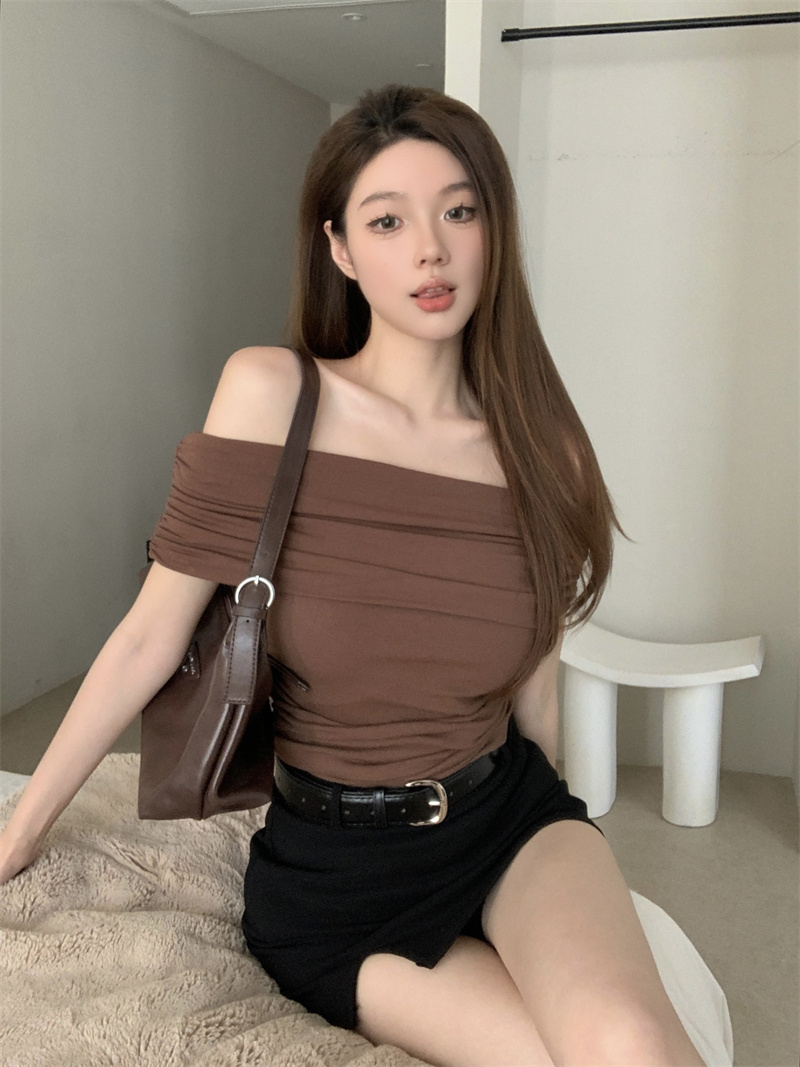 Sweet spicy sexy one T-shirt for women, slim fit and pure desire, niche off shoulder short top