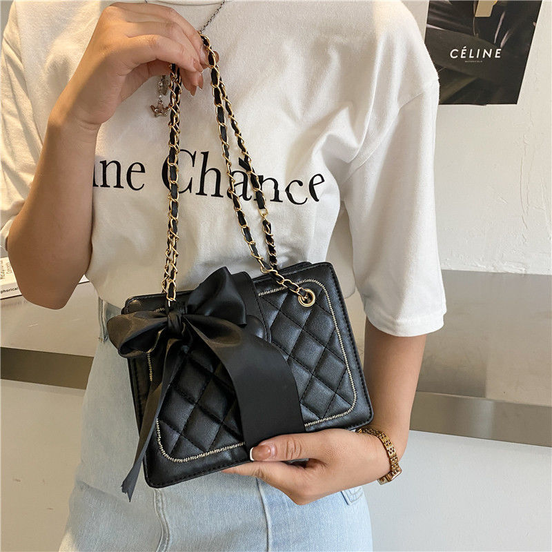 2025 Designer Spring Silk Scarf 3 for Women 2022 New Trendy Fashion Dia Grid Chain Texture Single Shoulder Underarm Crossbody Bag