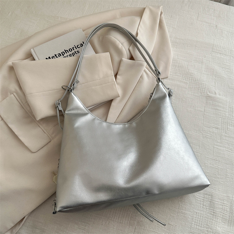 2025 Designer for Women Tote 3 2024 New Large Capacity Commuter Chain Strap Shoulder Bag Versatile College Student Classroom Backpack