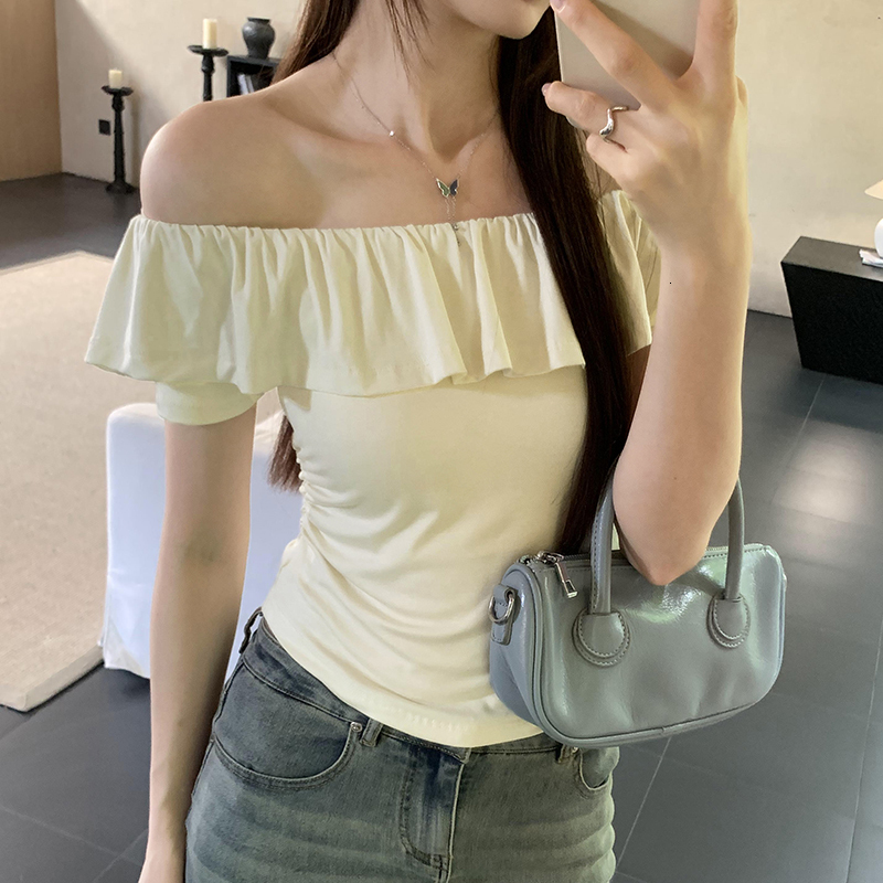 Design sense: One shoulder lotus leaf edge short sleeved T-shirt for women's summer 2024 new style temperament, waist cinching and pleated top