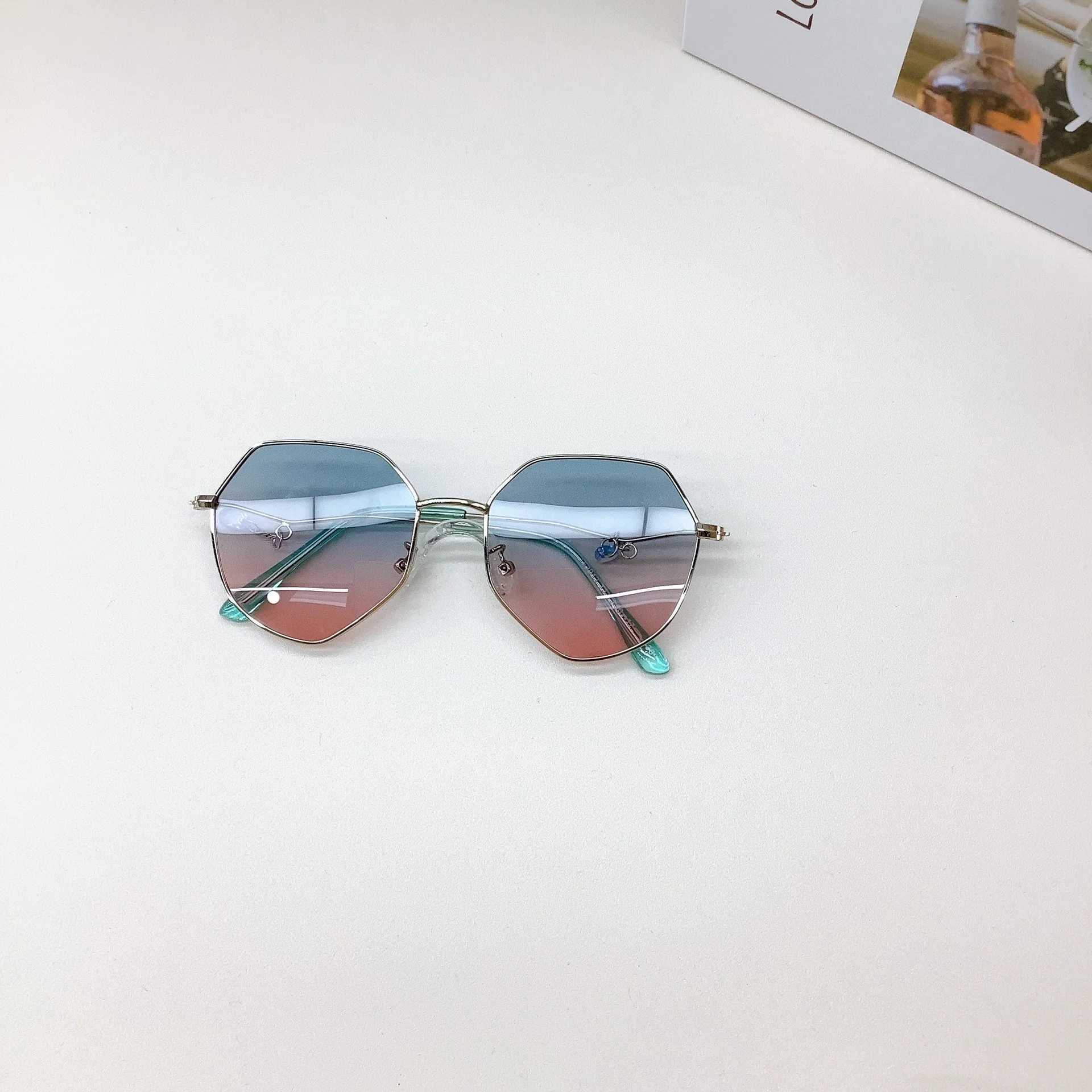 Sunglasses Fashionable New Childrens Sunglasses Version Trend Polarized Baby Sunglasses Watch Out UV Sunshade Sunglasses