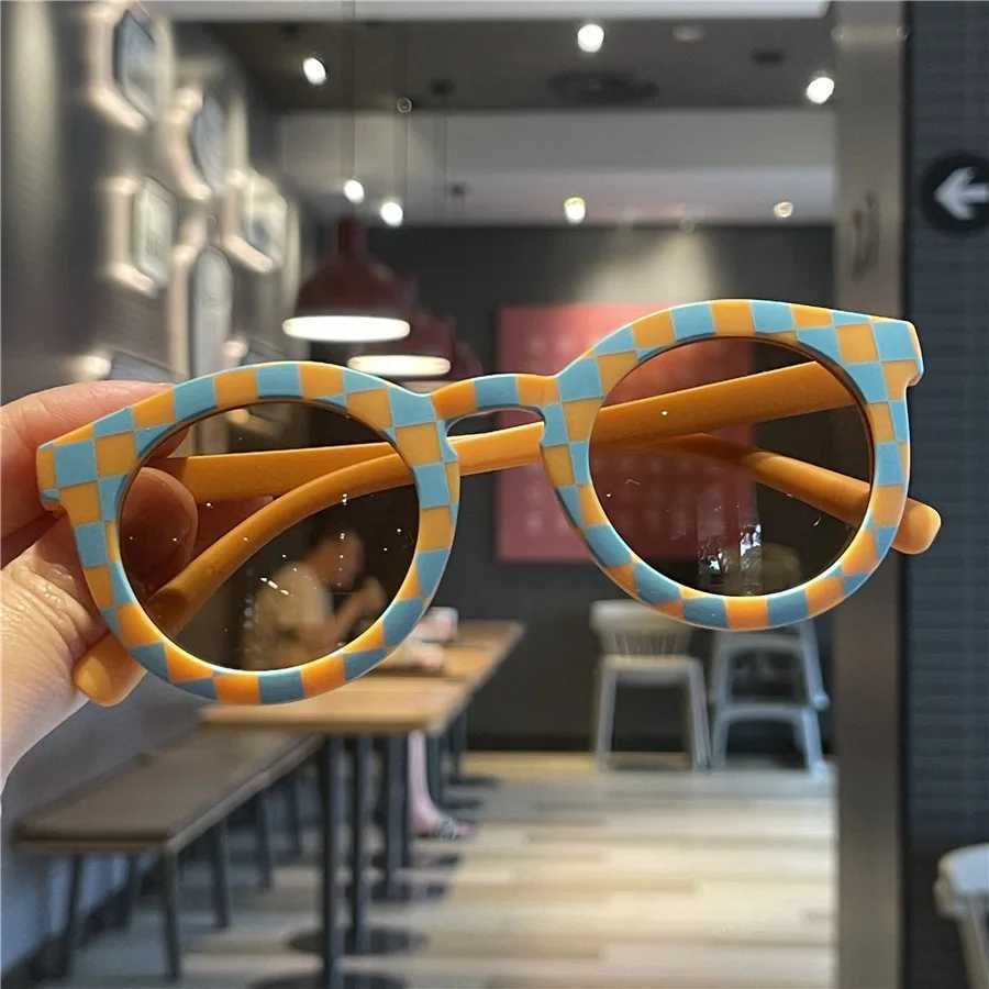 Sunglasses Fashionable and personalized speckled grid childrens sunglasses checkerboard pattern childrens sunglasses boys sunglasses