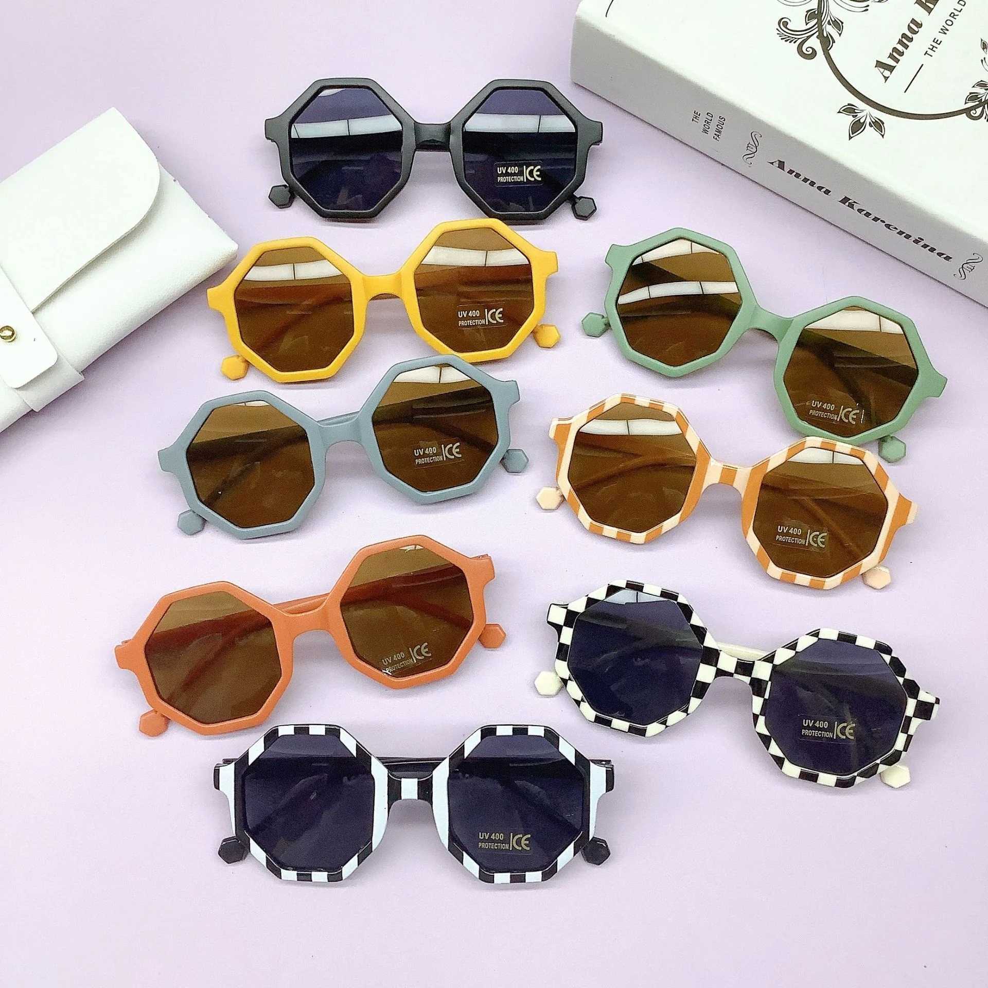 Sunglasses Fashionable PC frame childrens sunglasses wrapped with lovely concave shape anti-UV childrens sunglasses tide