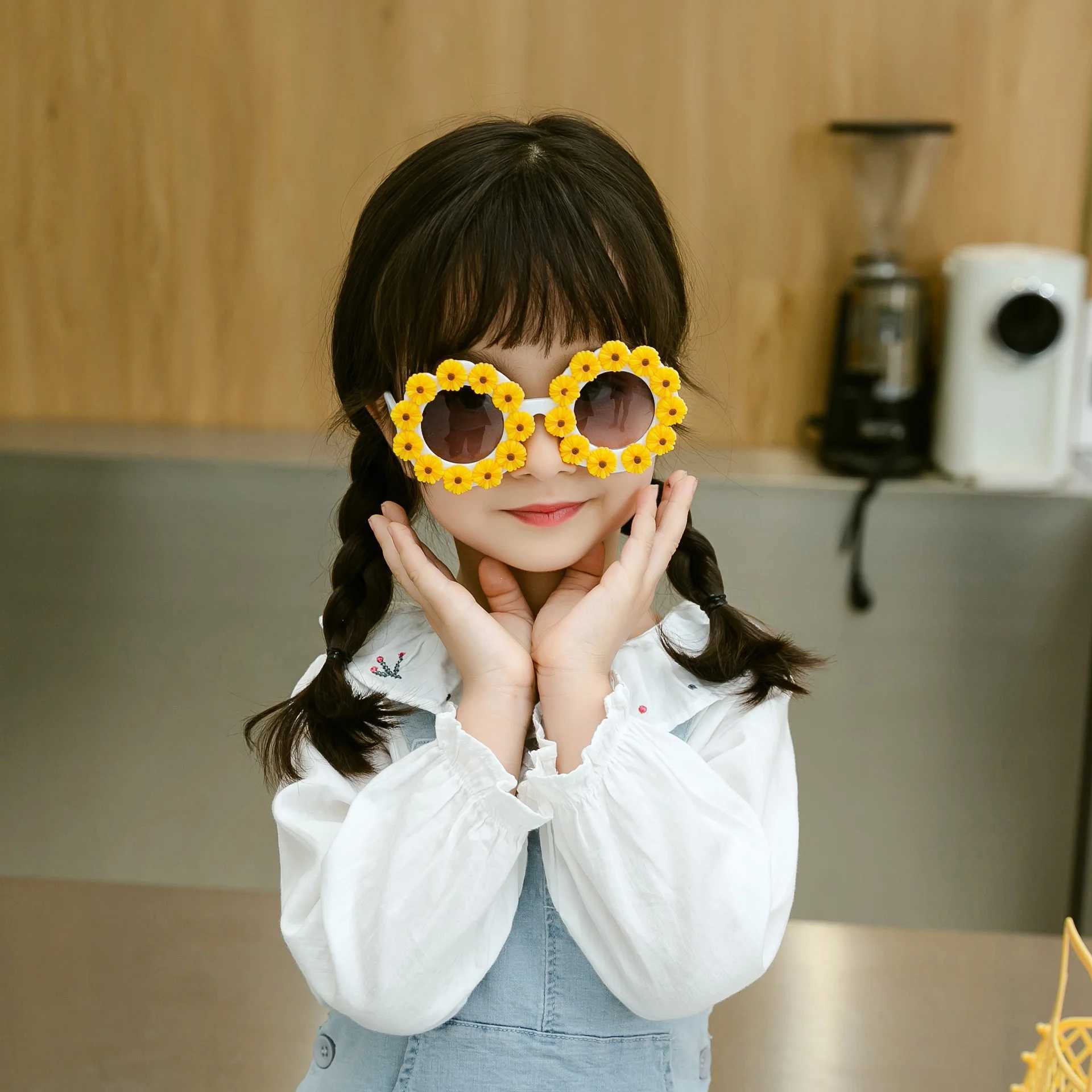 Sunglasses style sunflower Daisy Sunglasses New childrens personality stick flower glasses travel street take concave shape Sunglasses