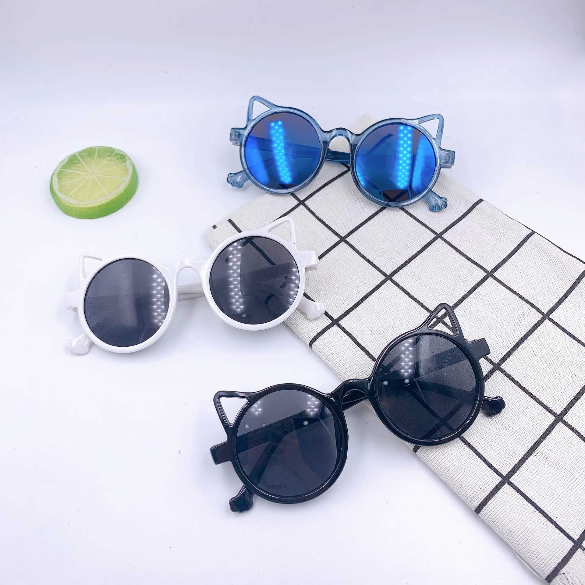 Sunglasses 2023 new childrens mixed color are equipped with childrens sunglasses boys and girls ears fashion PC frame sunglasses
