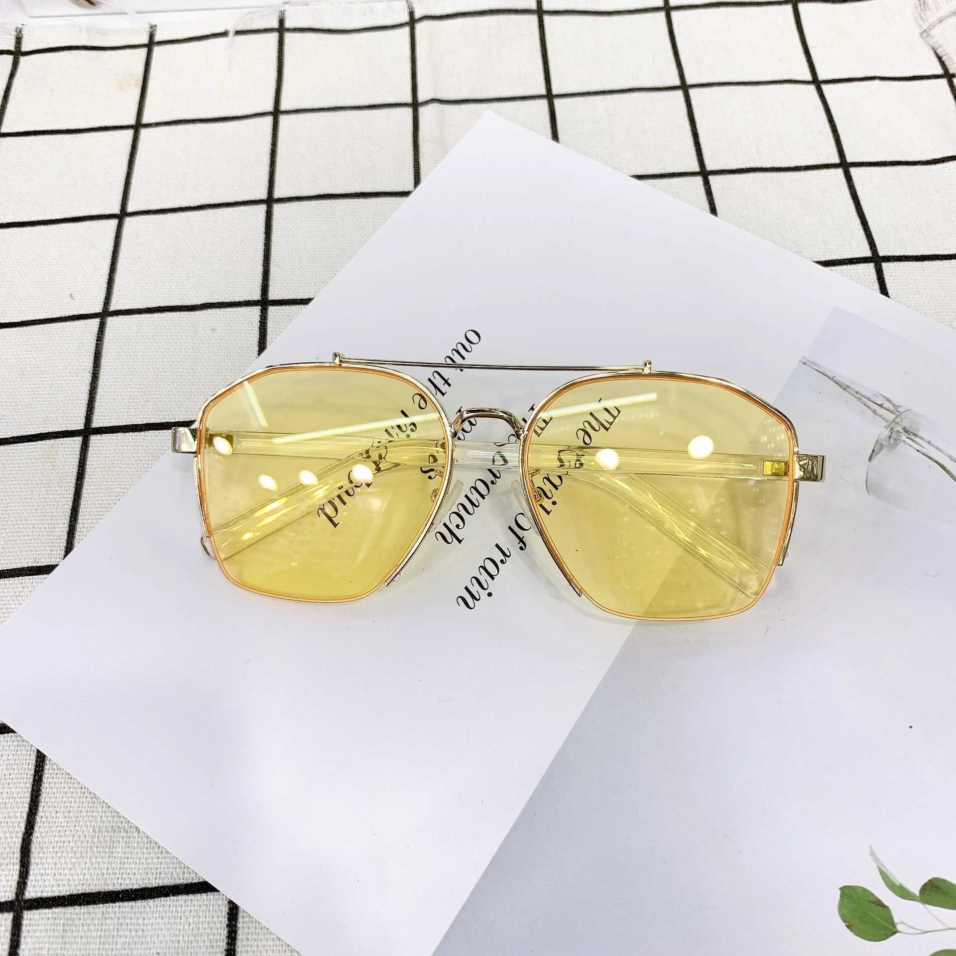 Sunglasses mens New childrens and Sunglasses womens comfort UV 400 Sunglasses anti UV box decorative glasses B102