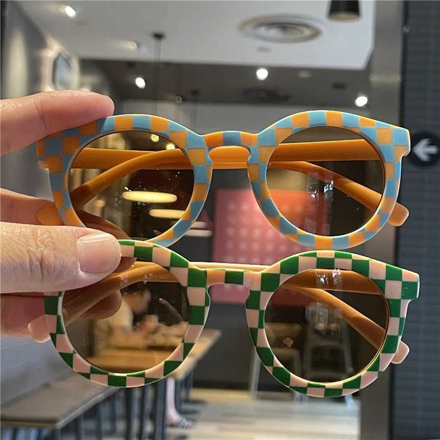 Sunglasses Fashionable and personalized speckled grid childrens sunglasses checkerboard pattern childrens sunglasses boys sunglasses