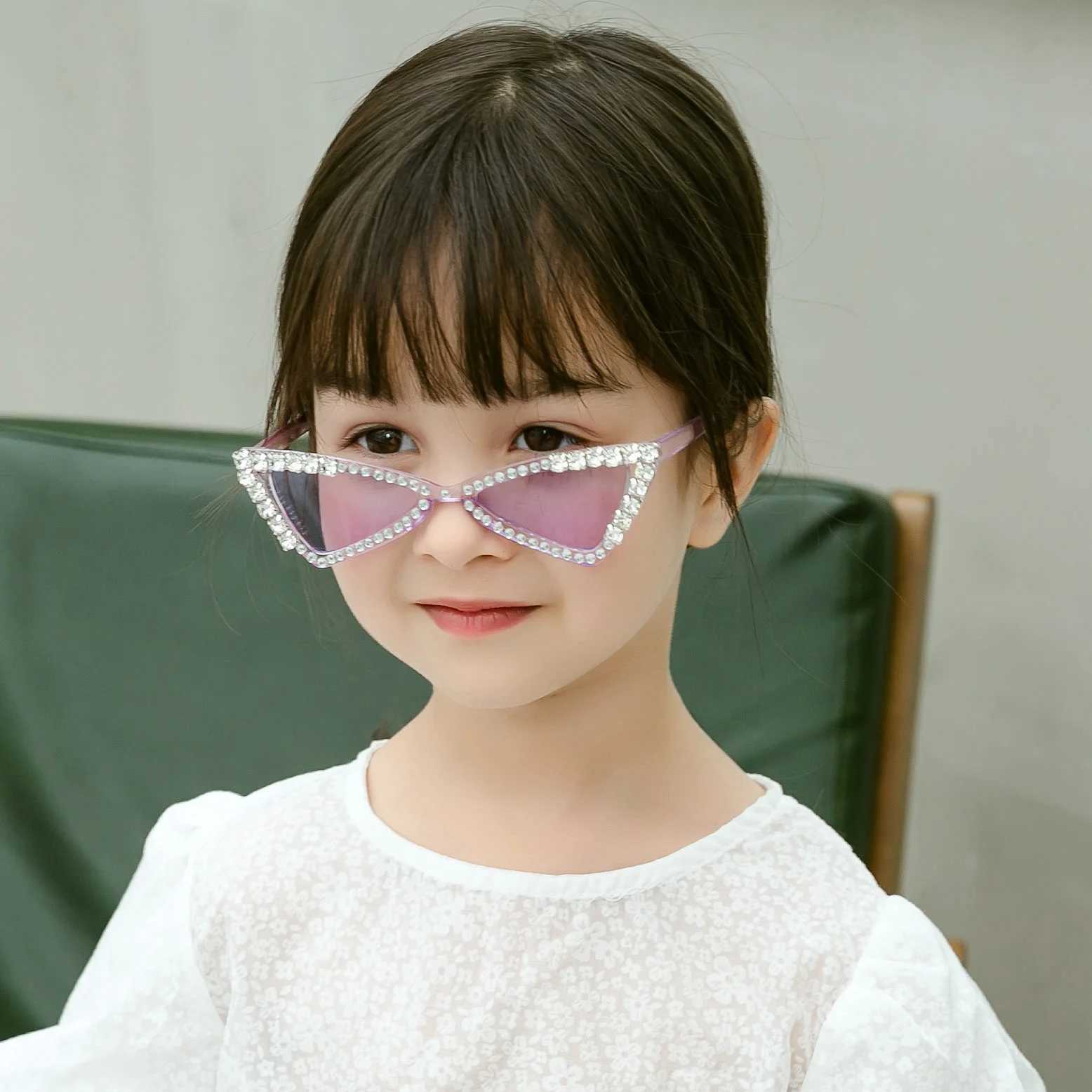 Sunglasses New childrens triangle frame drilling Sunglasses anti ultraviolet personality fashion street shooting glasses