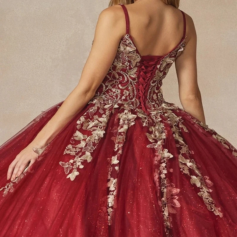 Burgundy Shiny Ball Gown 15 Year Old Quinceanera Dresses With Gold Appliques Bow Beads Princess Brithday Party Gowns vestidos de