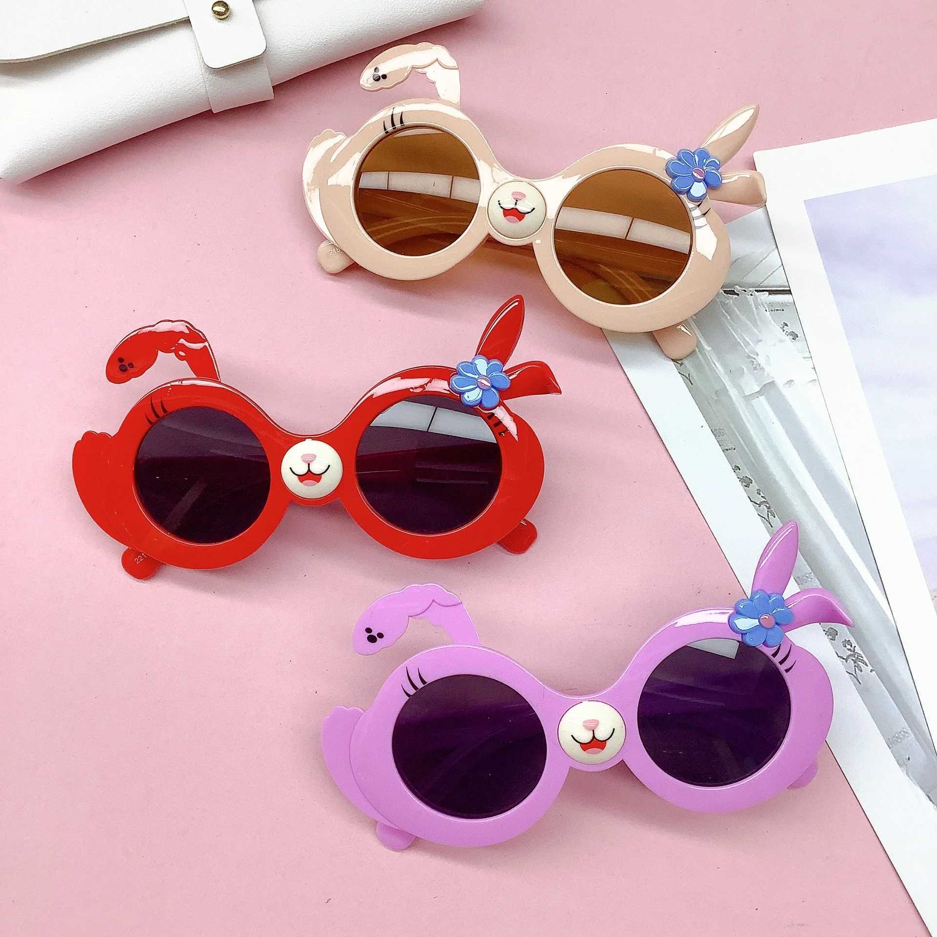 Sunglasses Fashionable cute bunny shaped childrens sunglasses UV resistant baby sunglasses travel photo glasses
