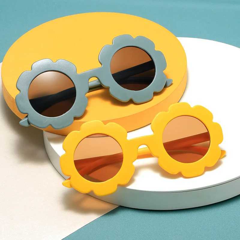 Sunglasses 3PCS Childrens Sunglasses Sunflower Sunglasses Childrens Glasses Cute Princess 1-8 Year Old Childrens Sunscreen Sunglasses