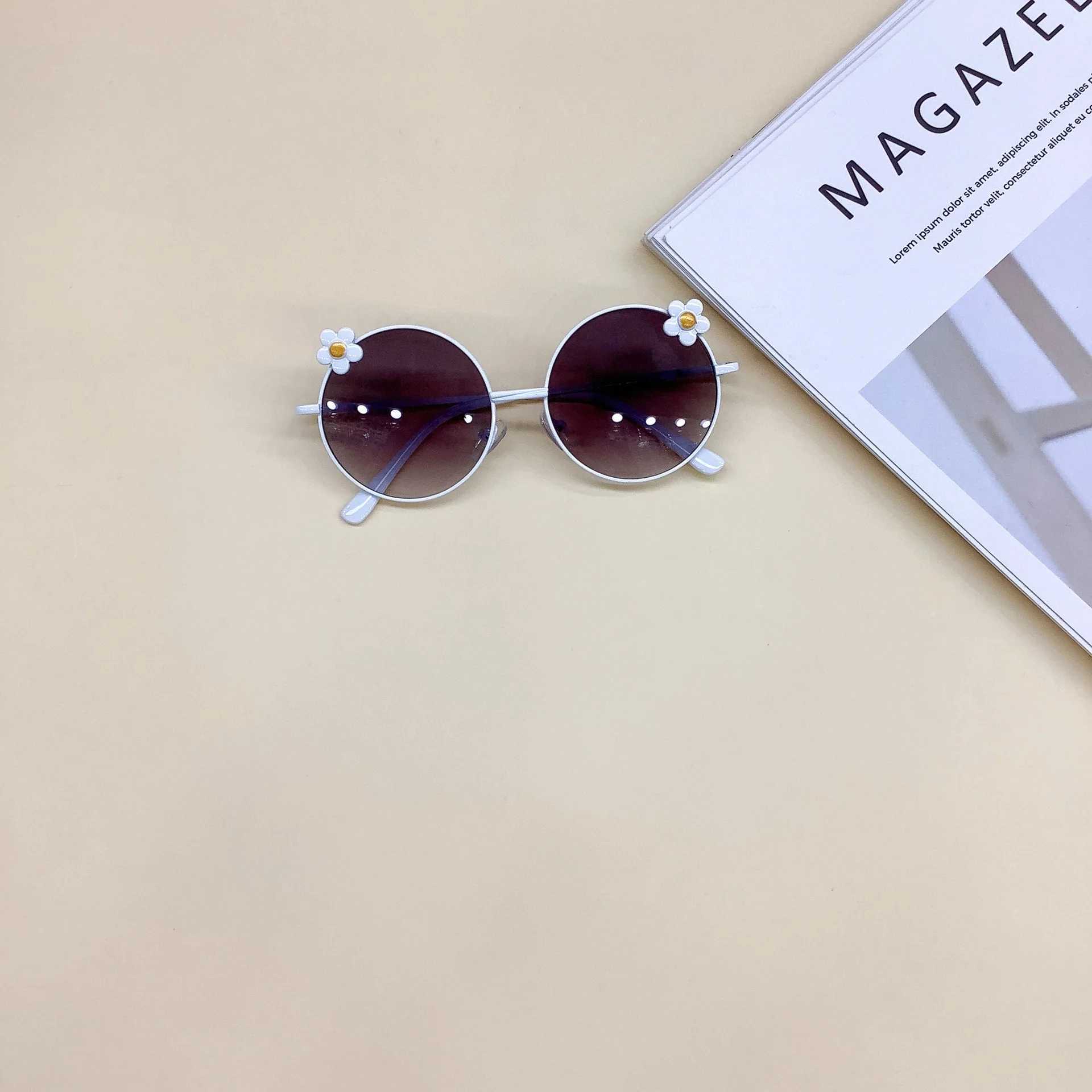Sunglasses Personalized new childrens sunglasses Fashion travel concave Korean flower round frame baby sunglasses