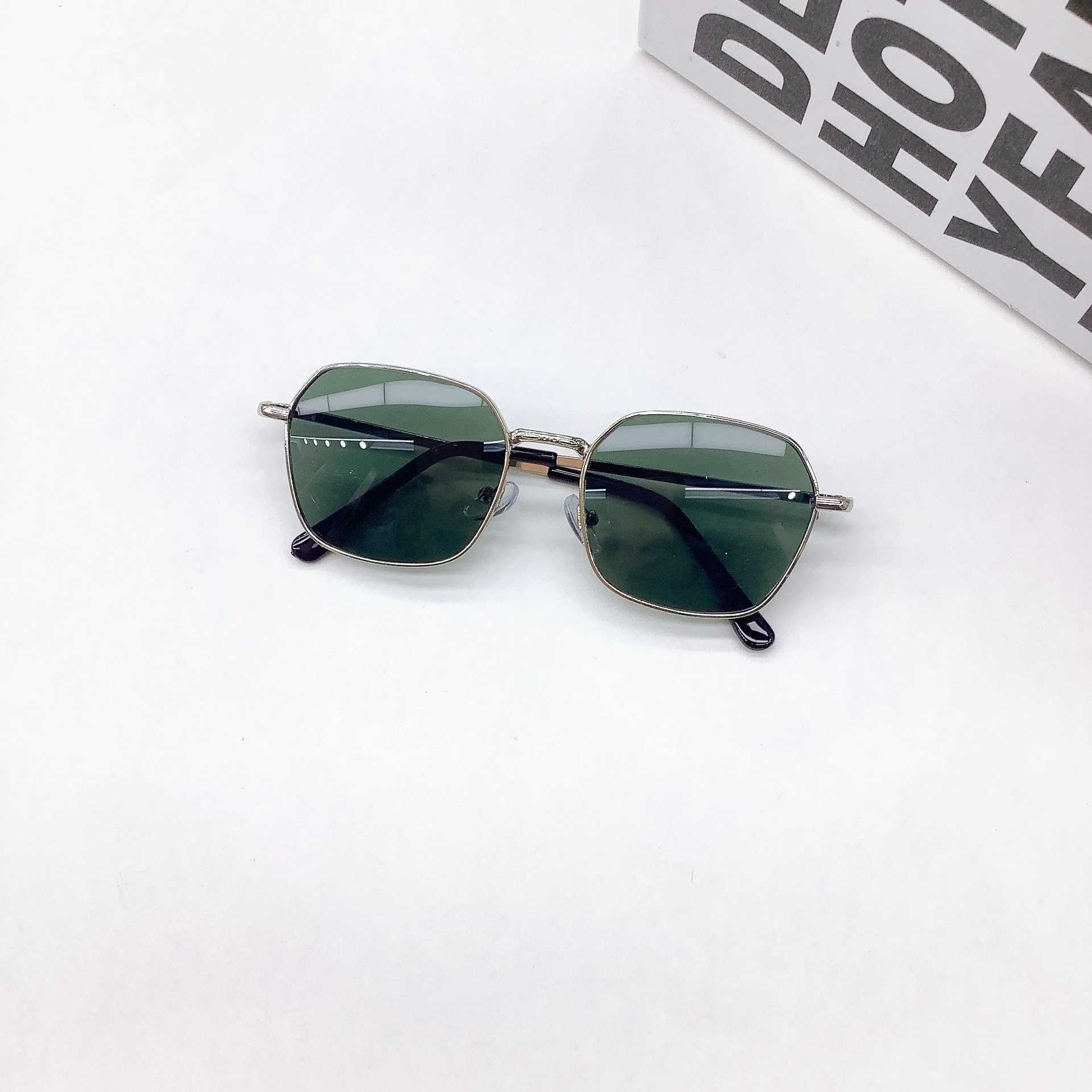 Sunglasses Fashionable and trendy childrens sunglasses version UV resistant fashion box internet red personalized baby sunglasses