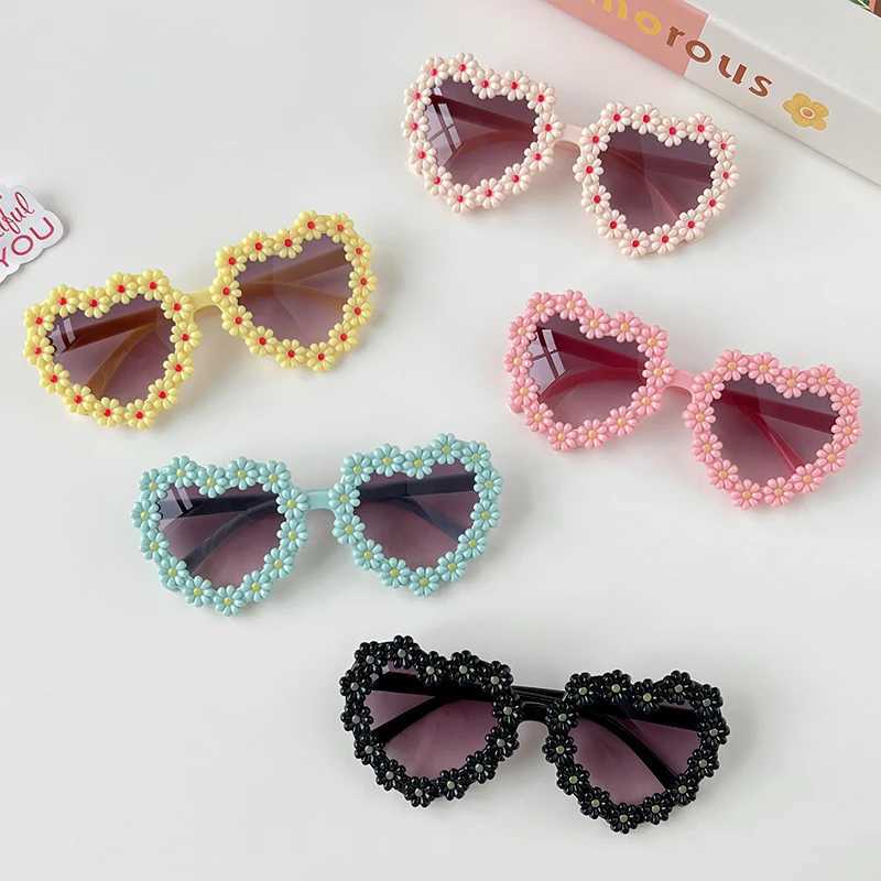 Sunglasses 2024 New Children Fashion Heart Daisy Sunglasses UV400 Baby Girls Boys Vintage Outdoor Sun Protection Sunglasses Kid Sun Glasses