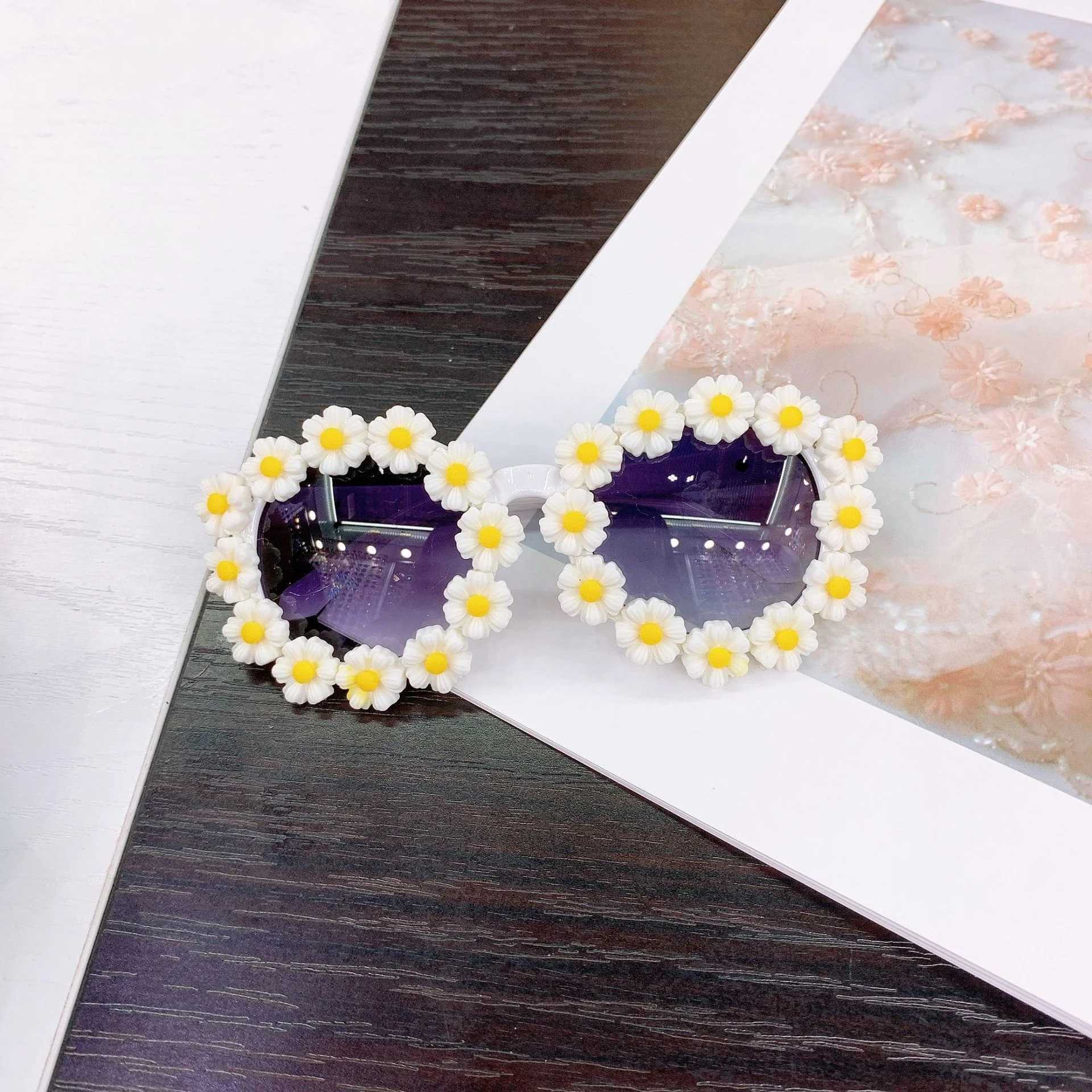 Sunglasses glasses 2020 cute new Daisy flower fashion childrens clothing with sunglasses decorative glasses