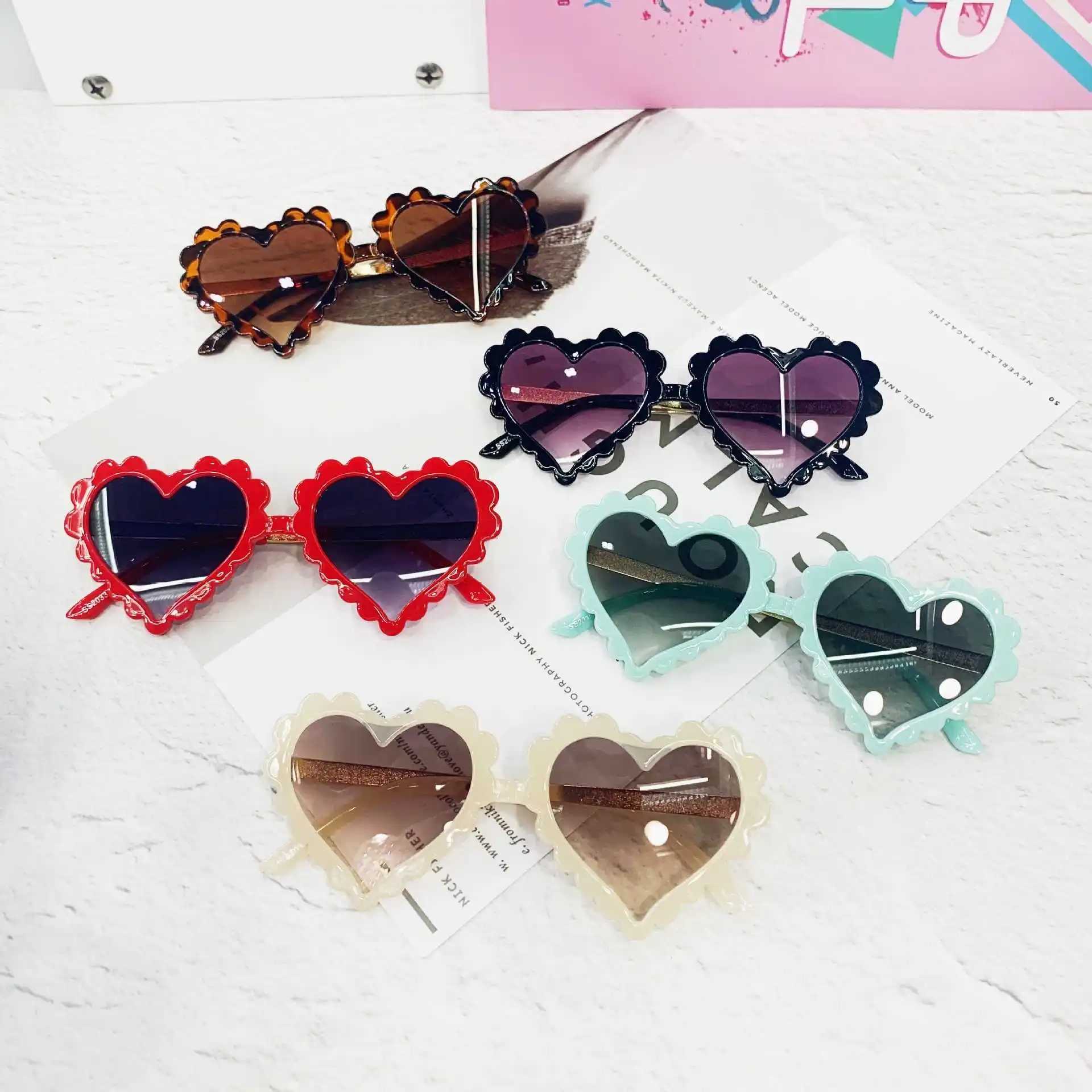 Sunglasses edge wave New plastic heart-shaped glasses 2033 fashion childrens personality baby sun visor UV400 Sunglasses