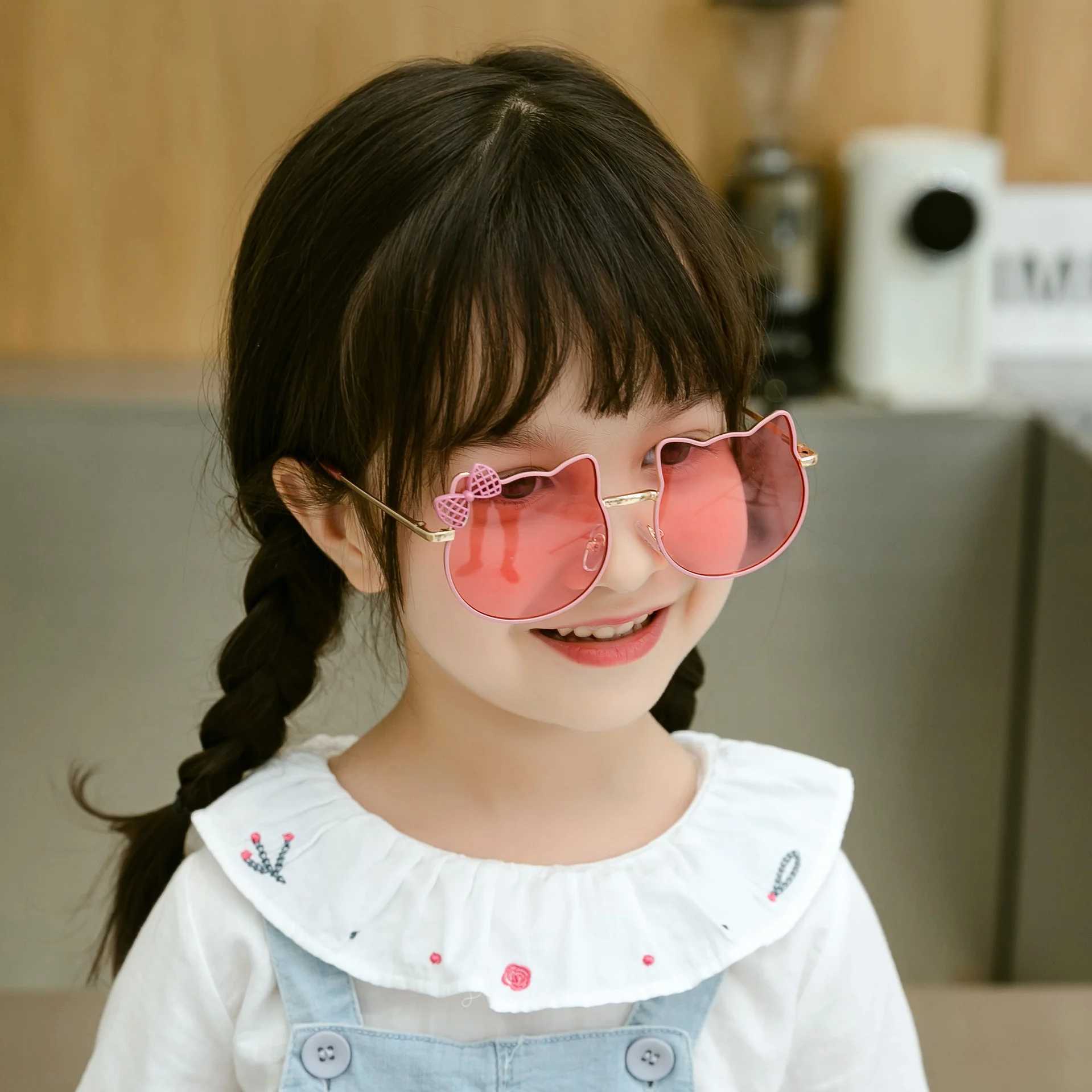 Sunglasses fashion new 2021 childrens spring glasses lovely KT bow girls sunglasses B150 baby bear Sunglasses