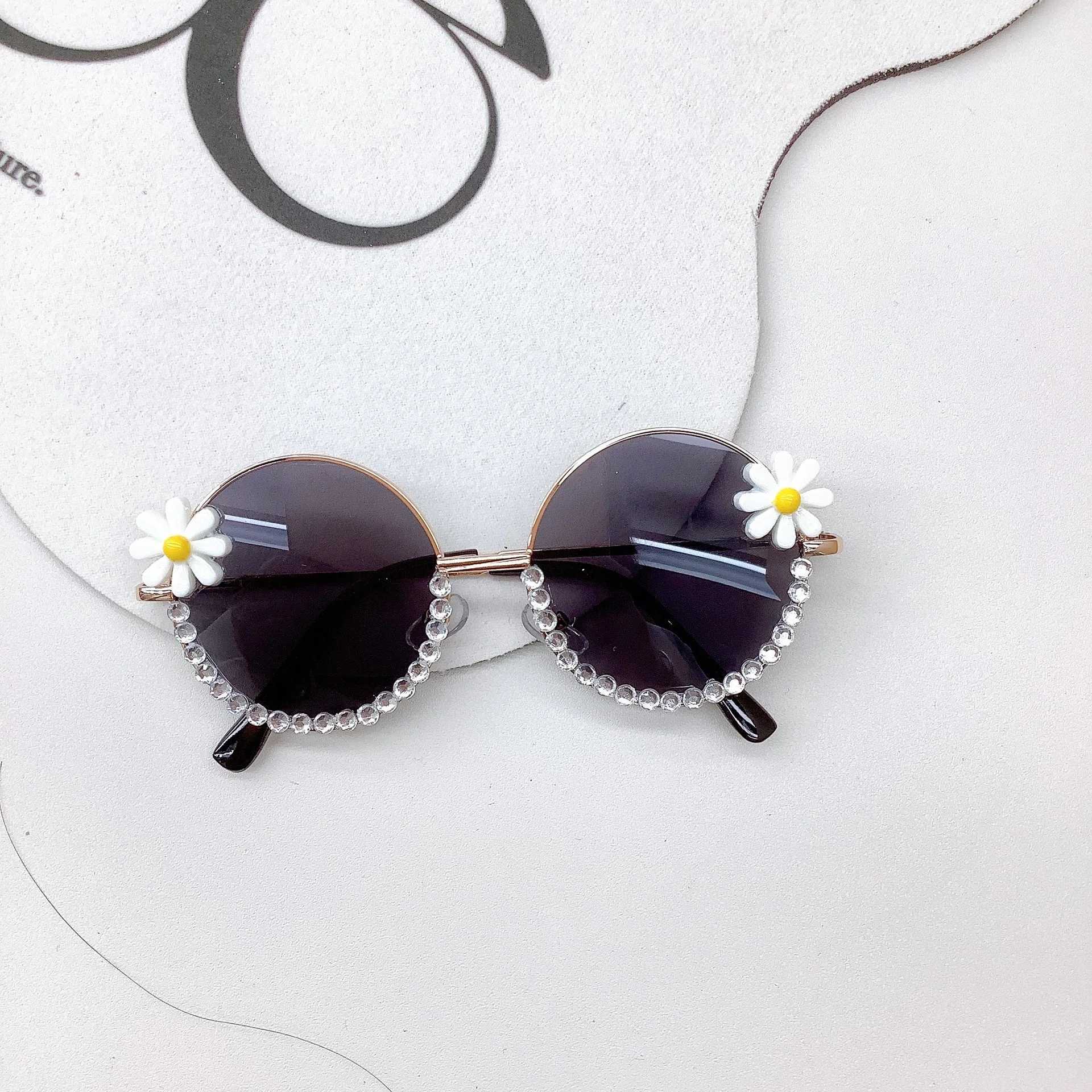 Sunglasses Childrens round frame adhesive flower travel UV resistant wear style for boys and girls Korean inset sunglasses