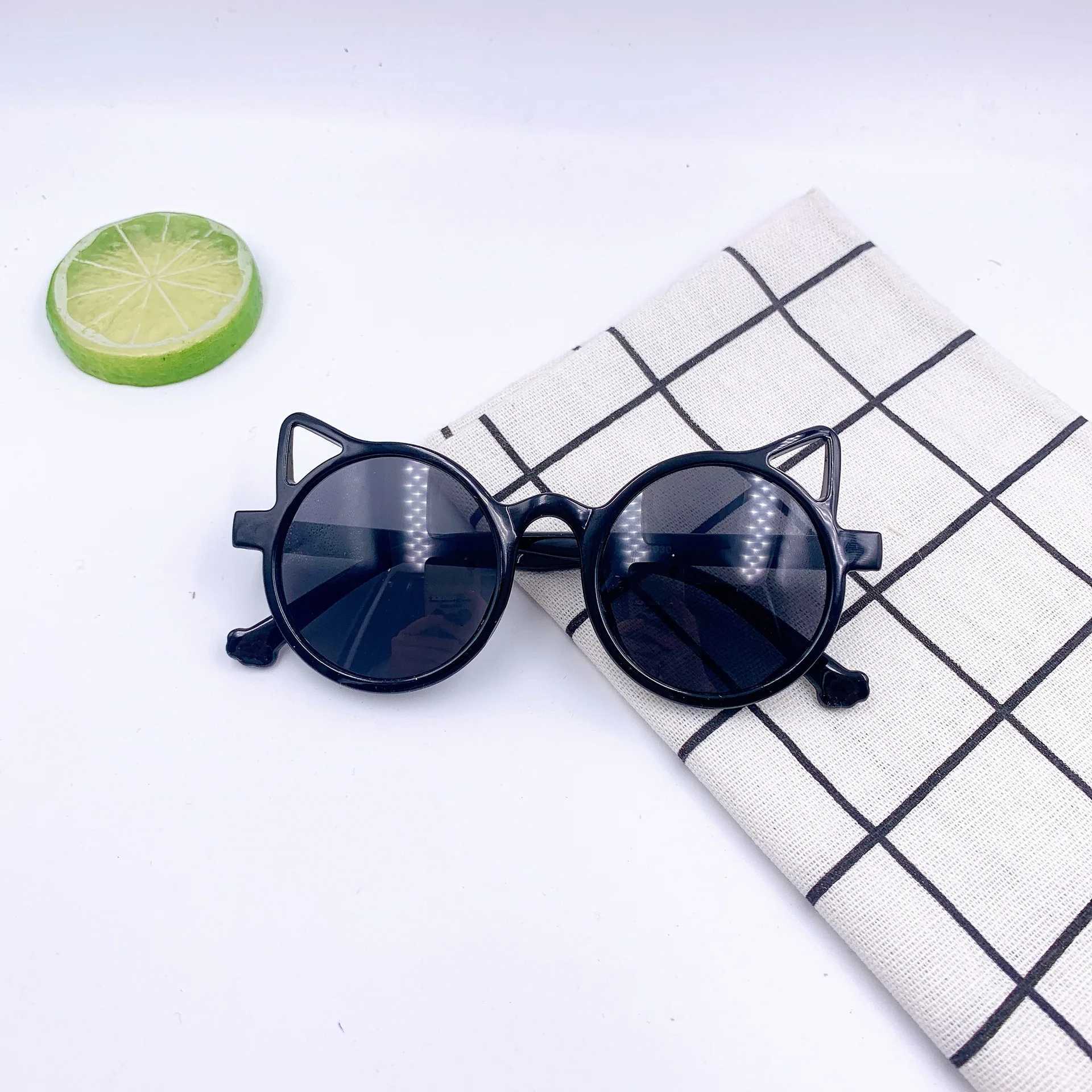 Sunglasses 2023 new childrens mixed color are equipped with childrens sunglasses boys and girls ears fashion PC frame sunglasses