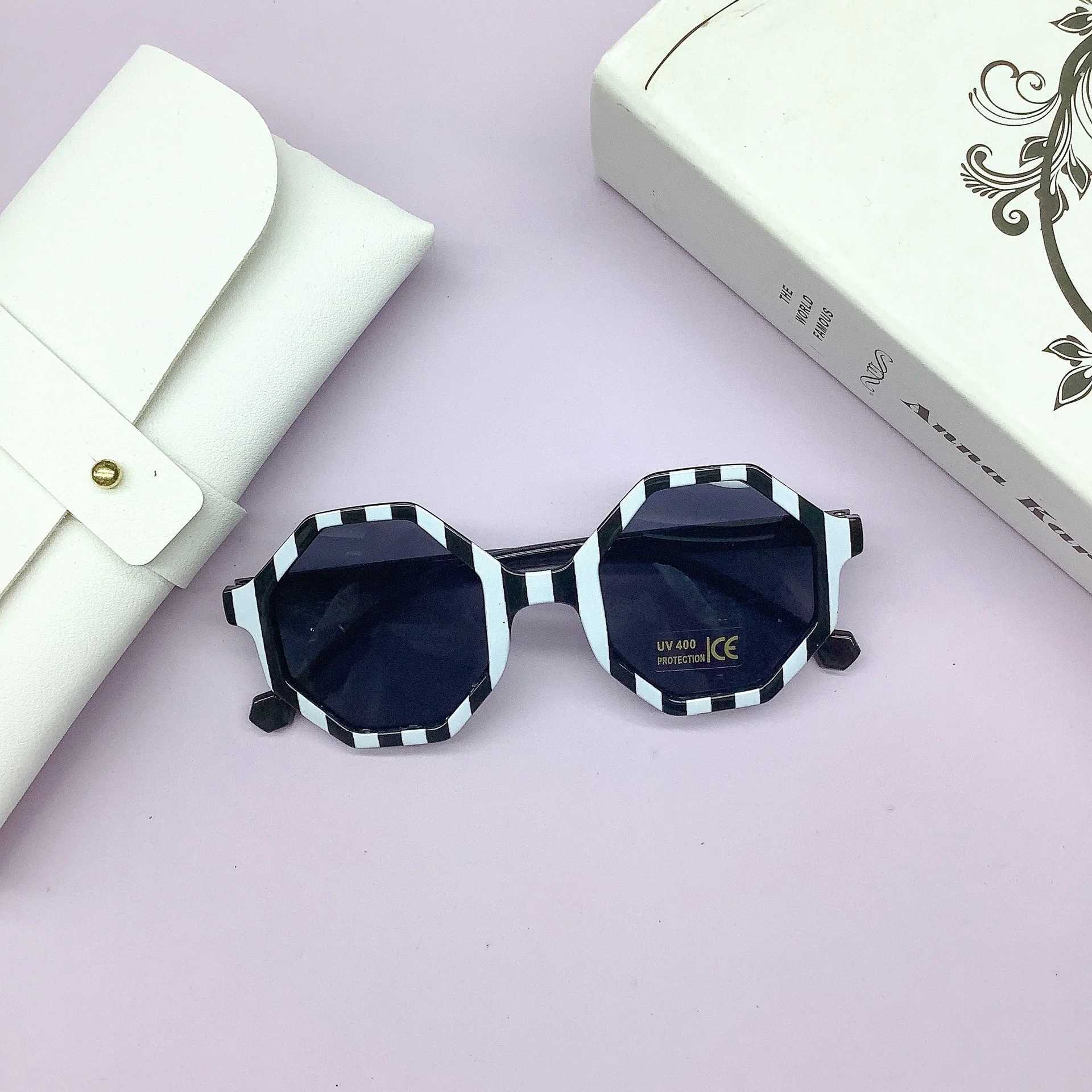 Sunglasses Fashionable PC frame childrens sunglasses wrapped with lovely concave shape anti-UV childrens sunglasses tide