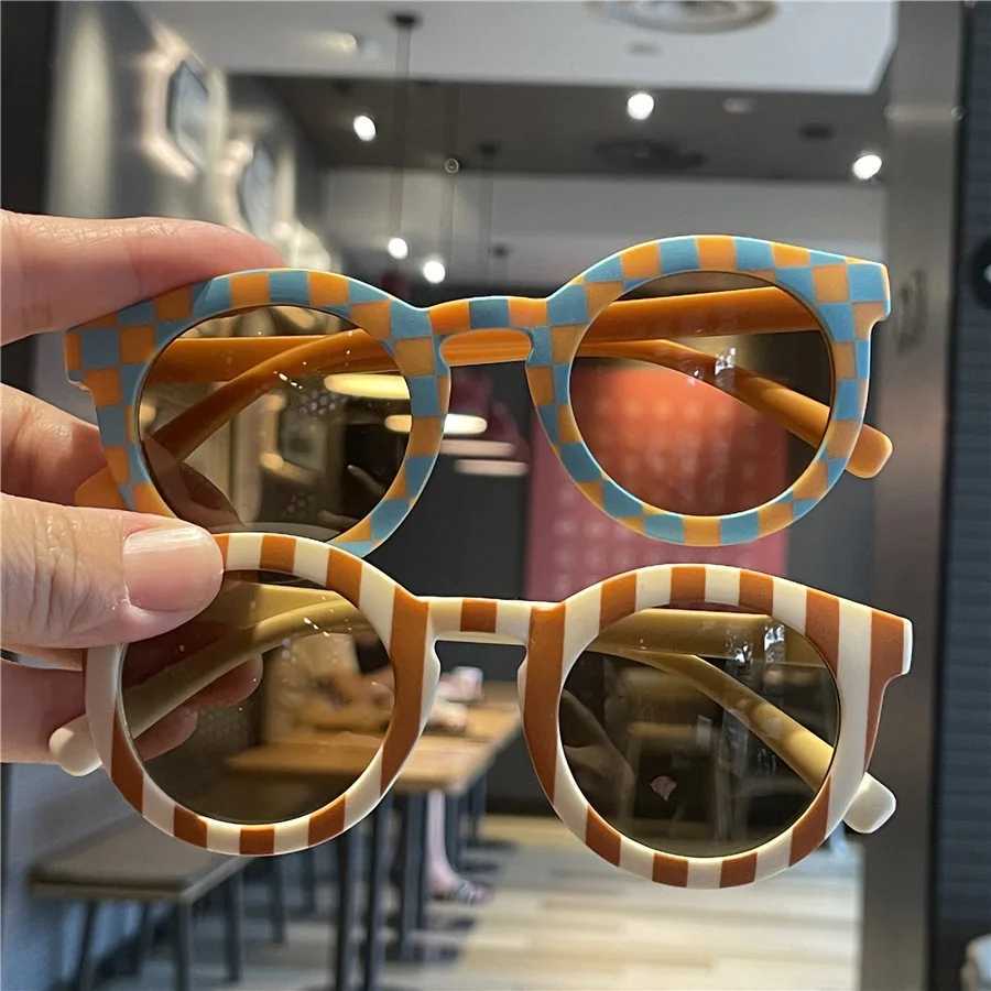Sunglasses Fashionable and personalized speckled grid childrens sunglasses checkerboard pattern childrens sunglasses boys sunglasses
