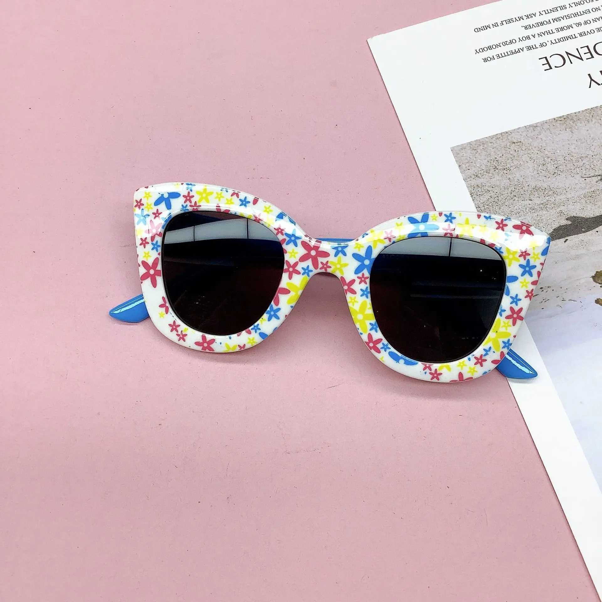 Sunglasses 3PCS New Fashionable Cat Eye Childrens Sunglasses Personalized Frame Printed Girl Cute Decoration Versatile Sunshade Mirror