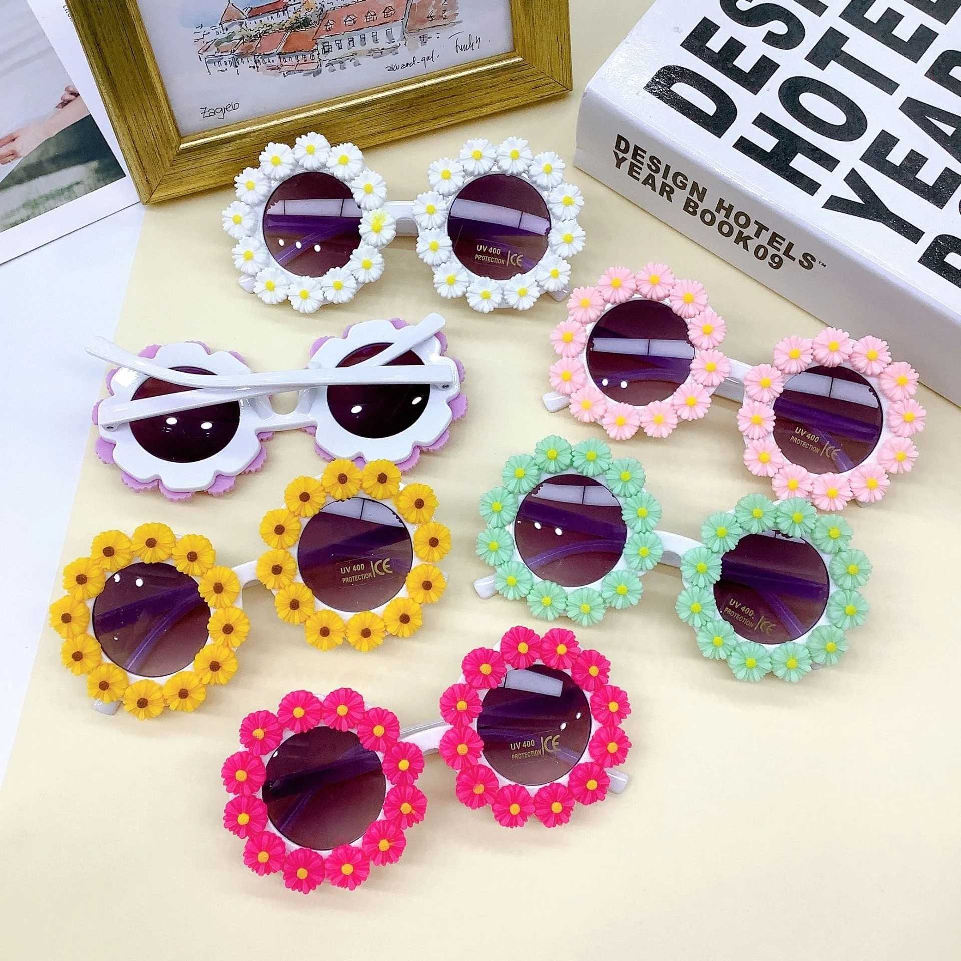 Sunglasses New Daisy childrens lovely Sunglasses UV400 floret travel street take Sunglasses take photos fashion floret glasses