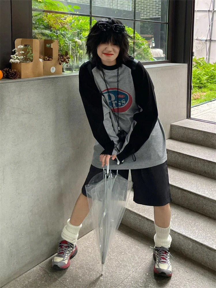 QWEEK Streetwear 90s Long Sleeve T Shirt Women Vintage Harajuku Gray Pullover Sweatshirts Oversized Retro Patchwork Print Tees 240712