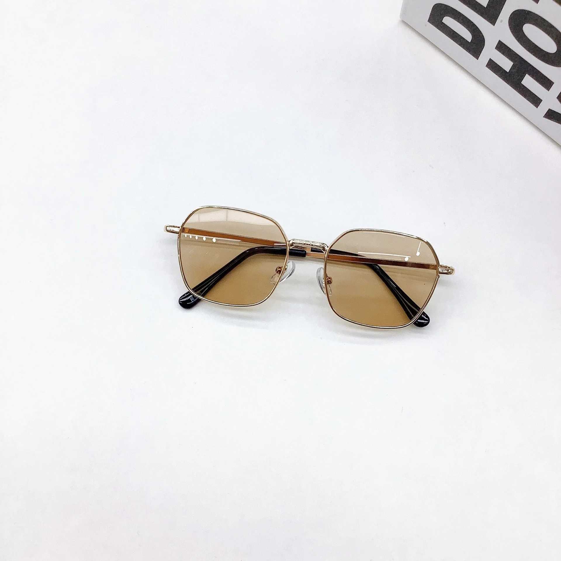 Sunglasses Fashionable and trendy childrens sunglasses version UV resistant fashion box internet red personalized baby sunglasses